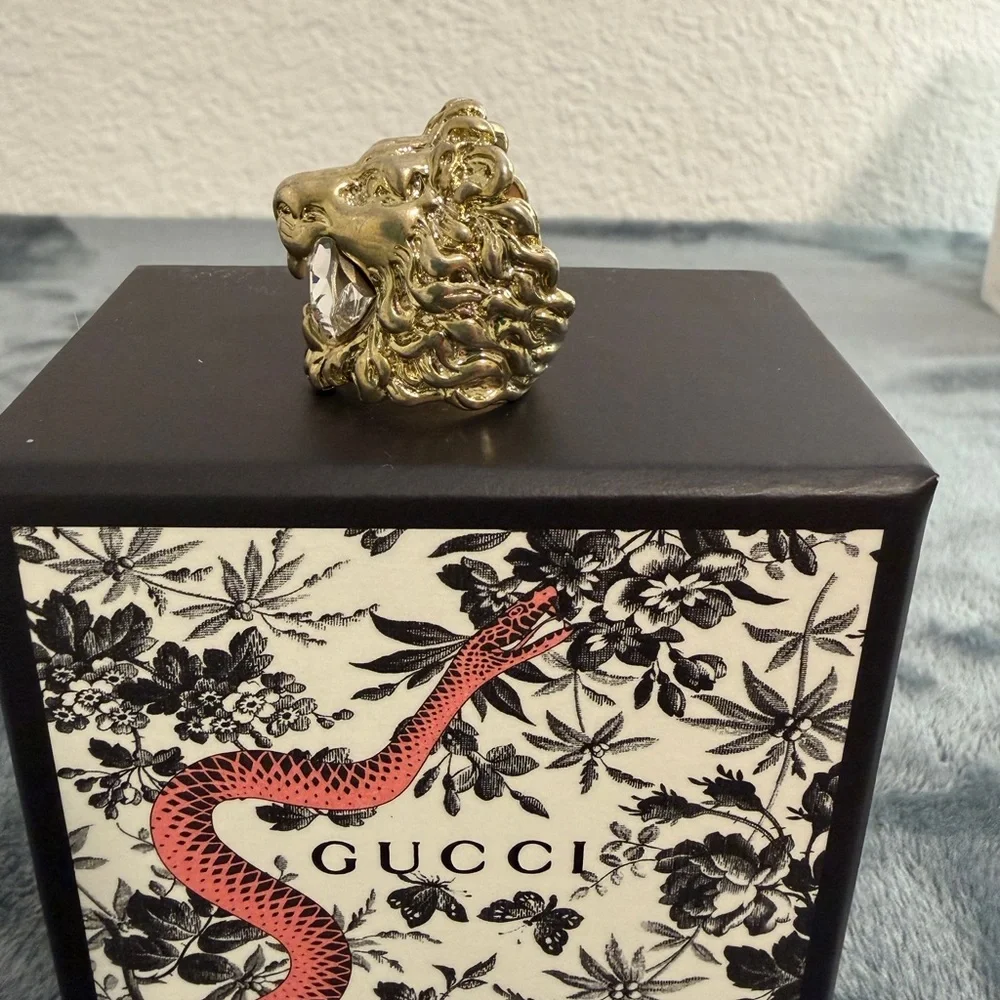 BRAND NEW Gucci Gold Lion Head Clear Crystal Size 10 / X-Small / 5.25